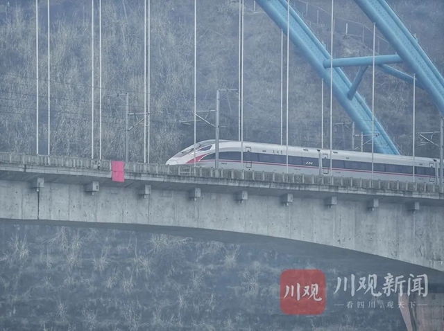 高铁公交化、通信一体化、养老保险无障碍转移…川渝共同制定便捷生活行动方案！(图1)