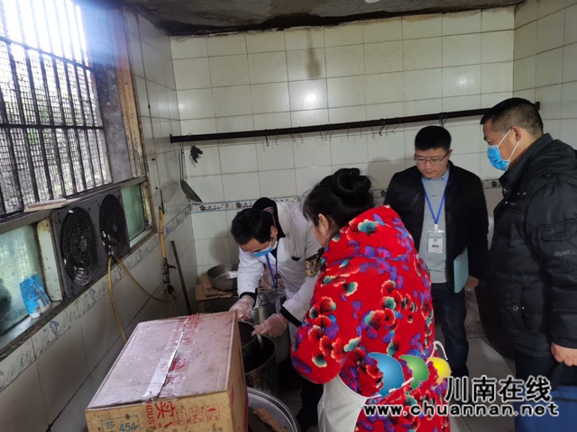泸县市场监管局到太伏镇开展餐饮非法添加罂粟快速检测工作(图3)