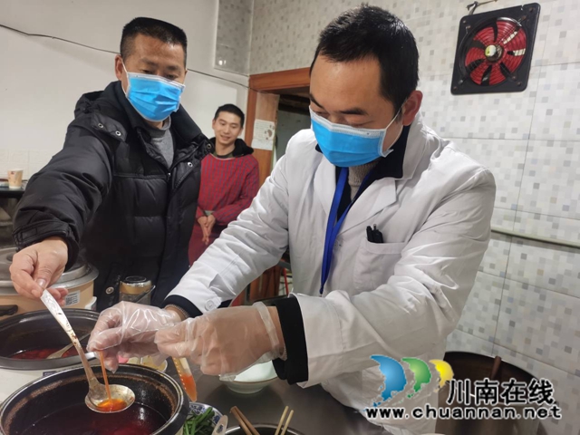 泸县市场监管局到太伏镇开展餐饮非法添加罂粟快速检测工作