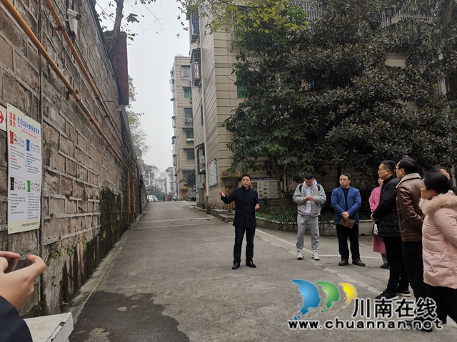 龙马潭区综合行政执法局一行调研小市街道生活垃圾分类工作(图3) 龙马潭区综合行政执法局一行调研小市街道生活垃圾分类工作(图3)