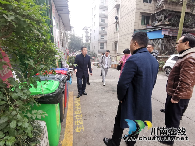 龙马潭区综合行政执法局一行调研小市街道生活垃圾分类工作(图4) 龙马潭区综合行政执法局一行调研小市街道生活垃圾分类工作(图4)