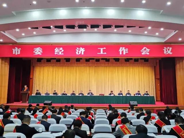 每人一辆车！宜宾700万元重奖这些优秀企业家！(图1)