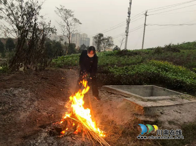 内江经开区曙光社区：制止野外焚烧，保护环境守护平安(图1)