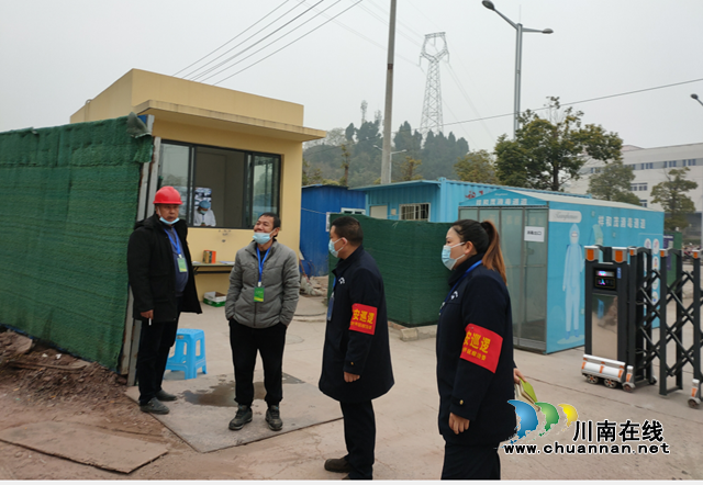 内江经开区交通镇汉晨社区网格员开展在建工地扬尘污染防治巡查(图1)