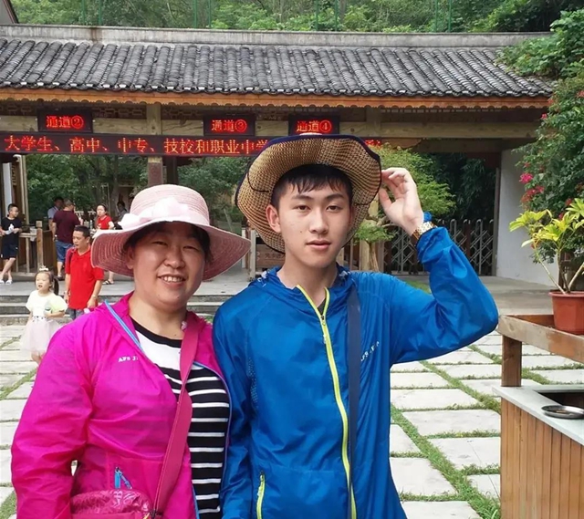 西南医大附院刘可智家庭被评为全国五好家庭(图6)