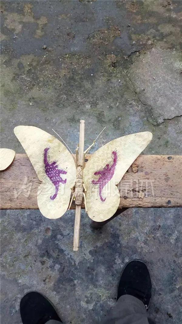 内江这位老人，编！编！编！(图3)