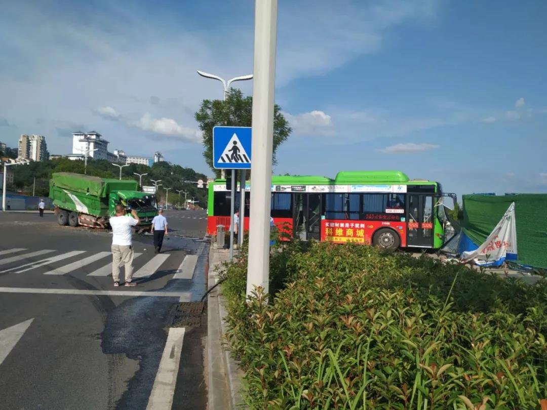 泸州交警盘点2020“十大危险行为”“十大交通事故”(图2)