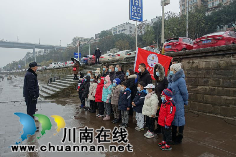 首个警察节 少年警校小学员学当“警察”(图3)