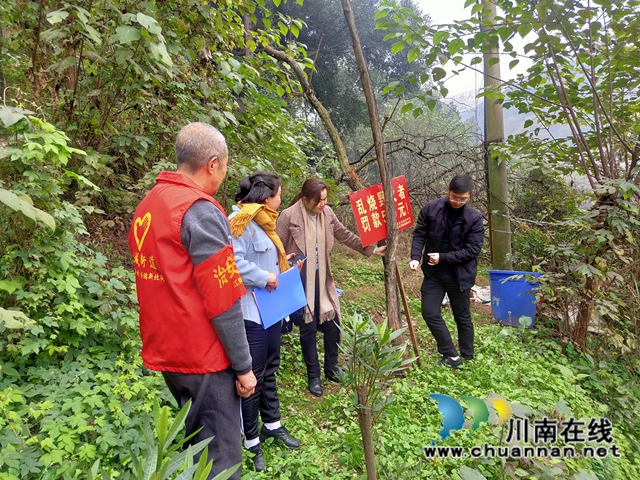 江阳区北城街道慰问濂溪路社区巡山志愿者(图1)