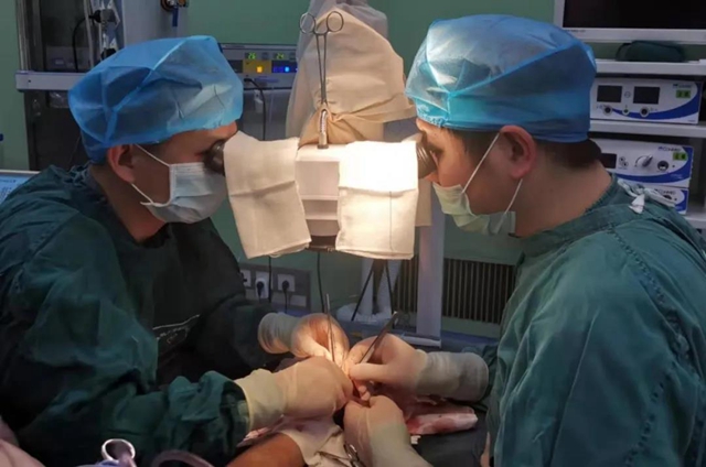 【意外】泸州男子右手被搅拌机连“根”拔起！(图3)