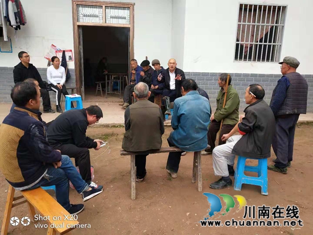 合江先滩镇:宣传“一肩挑”政策,乡贤人士黄思碧在行动(图3) 合江先滩镇:宣传“一肩挑”政策,乡贤人士黄思碧在行动(图3)