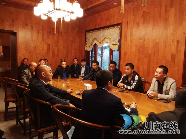 合江先滩镇:宣传“一肩挑”政策,乡贤人士黄思碧在行动(图4) 合江先滩镇:宣传“一肩挑”政策,乡贤人士黄思碧在行动(图4)