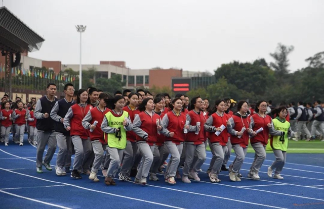 泸县二中校长张连奇:一个“不成熟”的校长(图4) 泸县二中校长张连奇:一个“不成熟”的校长(图4)