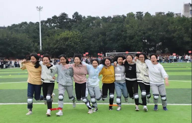 泸县二中校长张连奇:一个“不成熟”的校长(图5) 泸县二中校长张连奇:一个“不成熟”的校长(图5)