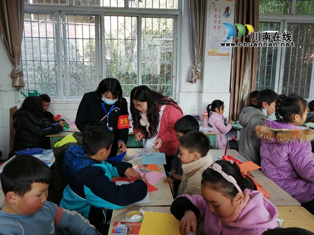 内江经开区靖民镇沱江社区：爱路护路，从我做起！(图1)