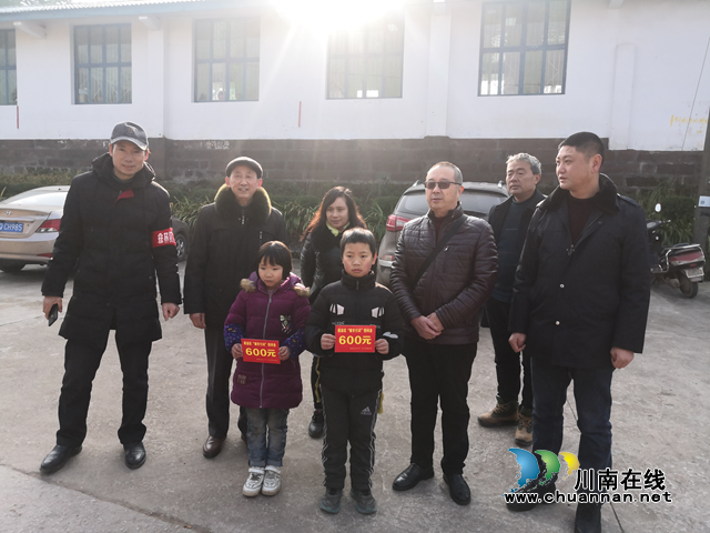 宜宾南溪区长兴镇开展慰问困难儿童暖冬行动(图1)