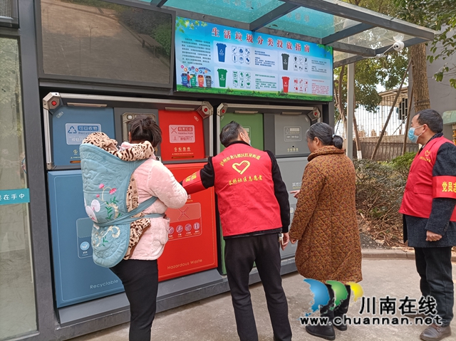 龙马潭区红星街道长桥社区运用“党建+网格化”开展垃圾分类宣传(图2)