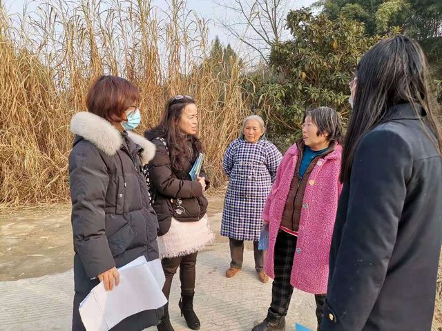 内江靖民镇石坝村：入户走访困难户，健康扶贫暖人心(图2)