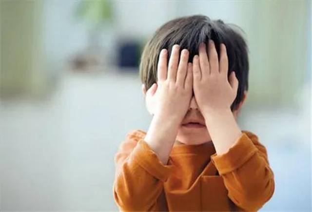 【关注】8岁男童被木棍戳到眼睛？险些……(图7)