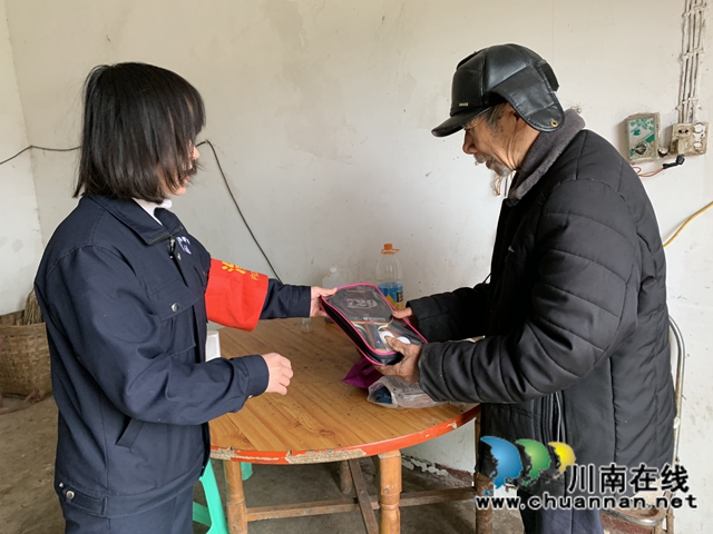 内江经开区靖民镇凉风社区：为残疾人发辅助器暖人心