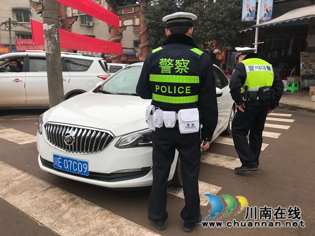 泸县立石镇开展场镇车辆违停专项整治行动(图3) 泸县立石镇开展场镇车辆违停专项整治行动(图3)