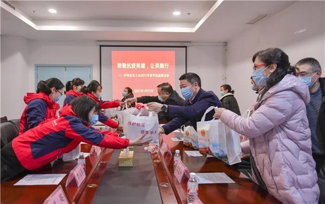 送温暖 | 付小平带队慰问泸州环卫工人和一线抗疫人员(图8) 送温暖 | 付小平带队慰问泸州环卫工人和一线抗疫人员(图8)