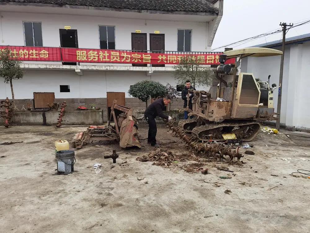 泸州:保养维修农机 备耕春耕生产(图2) 泸州:保养维修农机 备耕春耕生产(图2)
