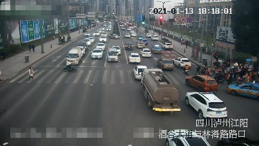 泸州酒谷大道公交专用道时间有调整(图1) 泸州酒谷大道公交专用道时间有调整(图1)