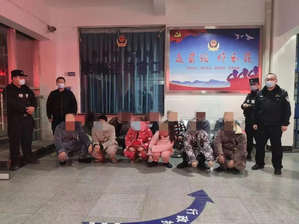 当场缴获20多万，抓了27人！宜宾警方捣毁一赌博窝点(图3)