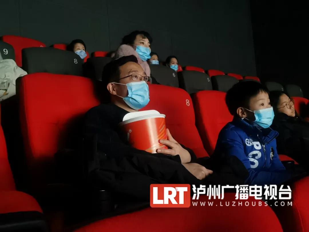 周星驰包场！泸州英雄在影院回忆“武汉日夜”(图8)