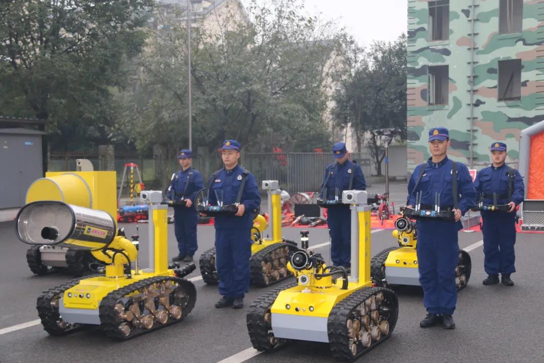 上岗啦！泸州这批身怀绝技的消防特种机器人来报道(图2)