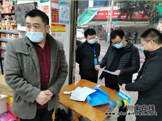 合江县市场监管局局长明定模到白米镇检查疫情防控工作(图2)