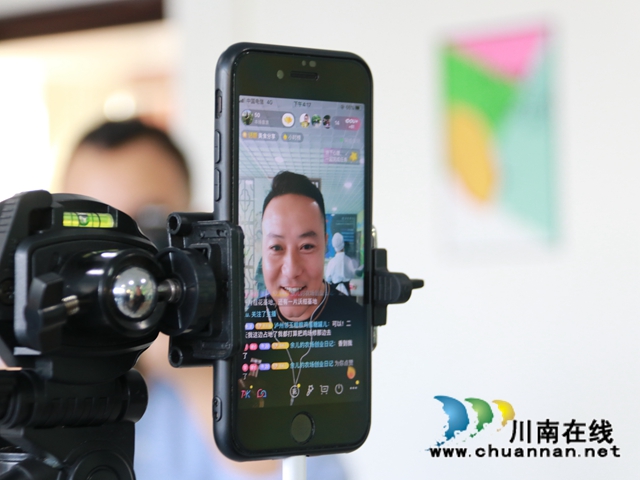 纳溪区乡贤刘华强：扎根乡村，助农发展(图3)