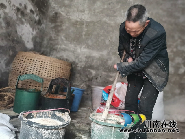 罗旭：以臂做手，发展养殖，成为全省脱贫励志榜样(图2)