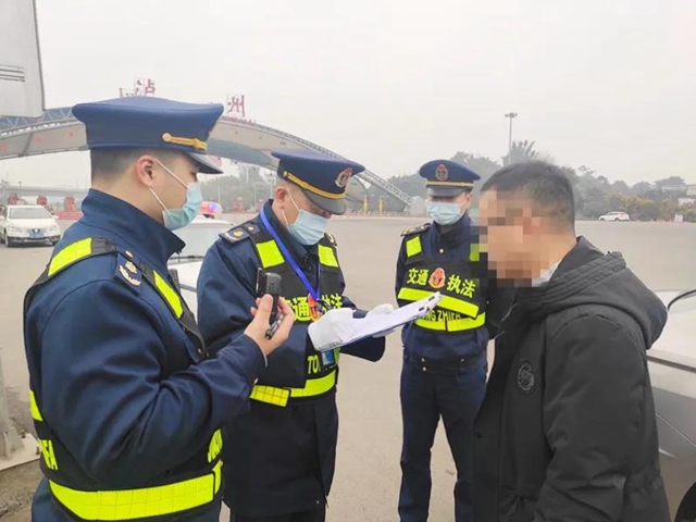 15个收费站同时开展 | 泸州交通综合执法支队严查道路运输非法营运行为(图1) 15个收费站同时开展 | 泸州交通综合执法支队严查道路运输非法营运行为(图1)