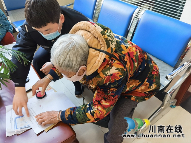 古蔺县法院：“司法大拜年”之赡养费到手，七旬老人安心过好年(图3)