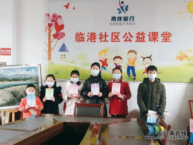 龙马潭区罗汉街道临港社区开展青少年假期读书活动(图1)