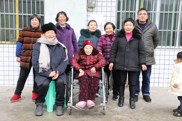 兴文99岁老人取消生日宴获全网点赞!只因……(图5) 兴文99岁老人取消生日宴获全网点赞!只因……(图5)