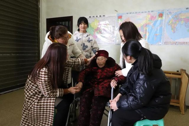 兴文99岁老人取消生日宴获全网点赞!只因……(图7) 兴文99岁老人取消生日宴获全网点赞!只因……(图7)