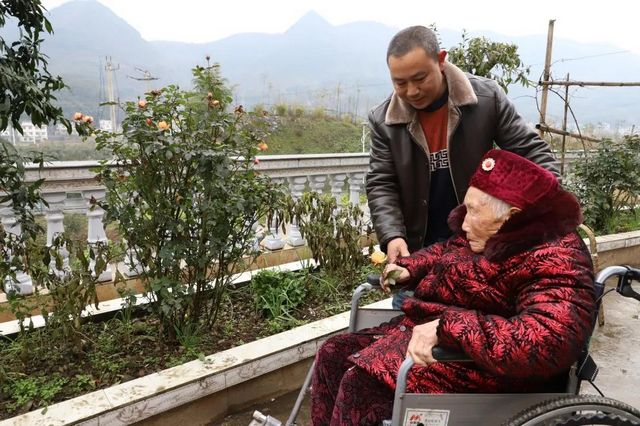 兴文99岁老人取消生日宴获全网点赞!只因……(图8) 兴文99岁老人取消生日宴获全网点赞!只因……(图8)