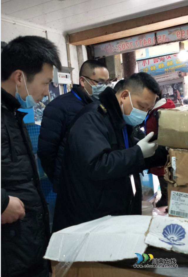 泸州两商家涉嫌经营未经检疫进口食品违法行为，当场被查了！(图1)