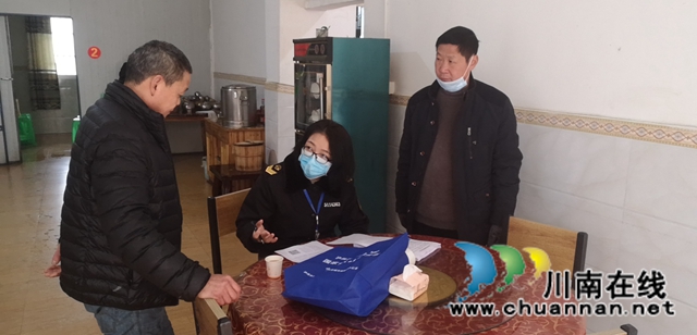 一码在手出行优！叙永县市场监管局马岭所全面推进经营场所“四川天府健康通”场所码申领工作(图2)