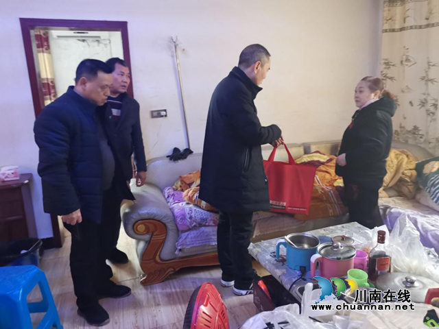 合江县人大代工委到白鹿镇慰问县人大代表(图1)