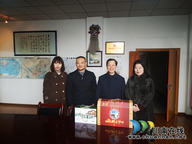 何刚春节前走访慰问龙马潭区民营企业(图1)