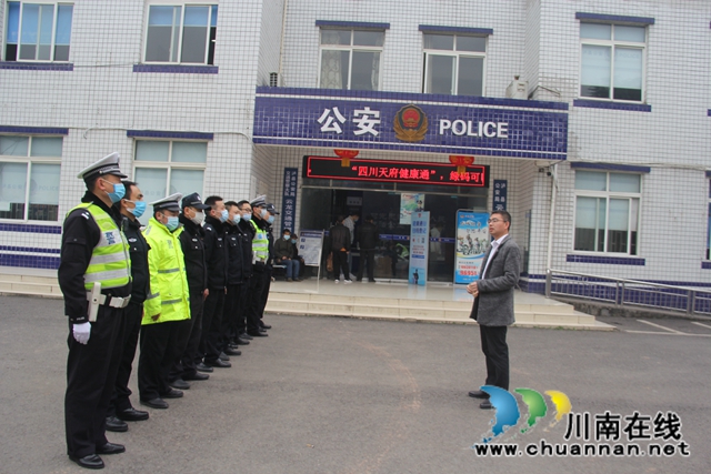 泸县云龙镇到云龙派出所开展节前慰问(图1)