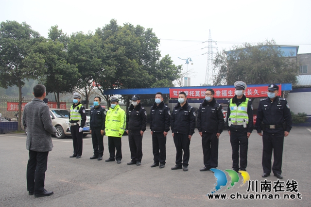 泸县云龙镇到云龙派出所开展节前慰问(图2)