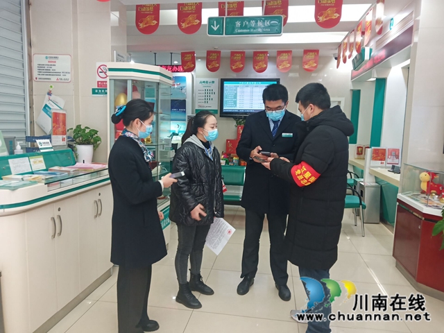 龙马潭区红星街道金井湾社区：防疫一“码”当先(图1)