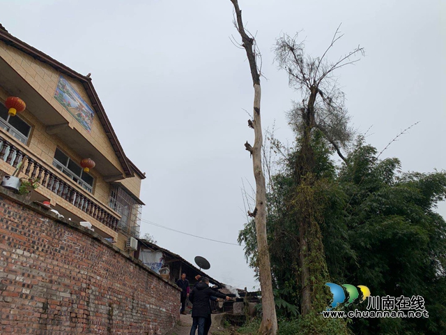 内江靖民镇凉风社区开展安全隐患排查(图1)