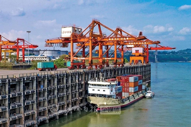 “川渝沪”直达航线，开启泸渝合作新征程丨泸州重庆召开口岸物流工作视频洽谈会议(图1)