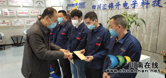 送温暖！省人社厅领导走访慰问泸县农民工及留守家人(图4)